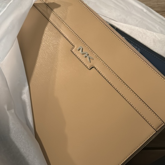 Michael Kors Cooper Laptop Case - Picture 3 of 4